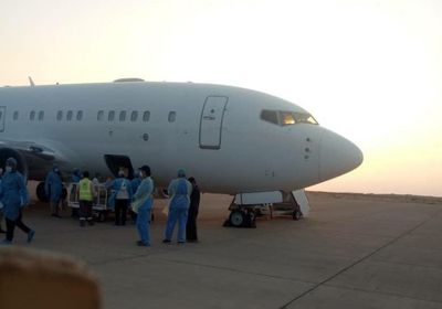 وصول طائرة إماراتية محملة بمواد وقائية وطبية إلى سقطرى (صور)  