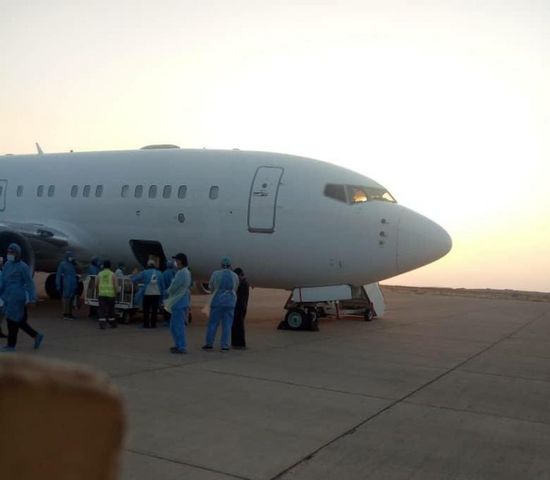 وصول طائرة إماراتية محملة بمواد وقائية وطبية إلى سقطرى (صور)  