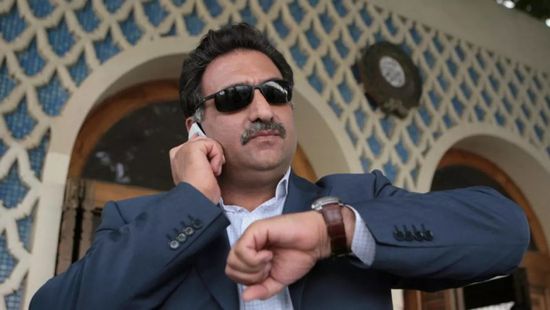 إعلامي سعودي: عزمي بشارة هو من يحكم قطر