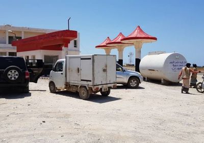 العيسي يرضخ للضغط الشعبي بسقطرى ويخفض أسعار النفط