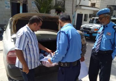 إغاثة الانتقالي تزود شرطة السير بعدن بمطهرات وكمامات