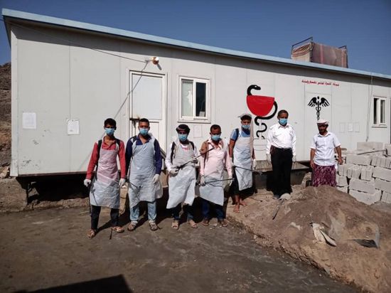 تجنباً لكورونا.. تعقيم معسكر اللواء الخامس دعم وإسناد بردفان