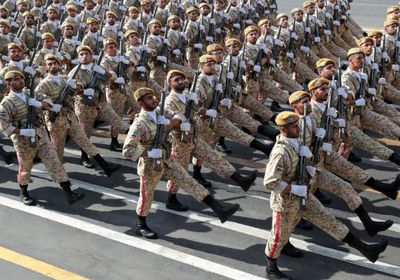 صحفي يكشف أعداد المصابين بكورونا بالجيش الإيراني