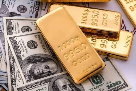 الدولار يطفئ بريق الذهب وسط مخاوف كورونا
