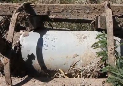 تفكيك 3 قذائف صاروخية و50 لغما حوثيا في البرح (فيديو)