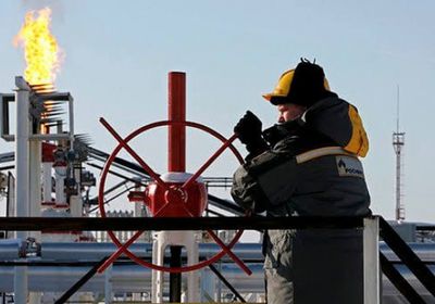 روسيا تبدي استعدادها لخفض إنتاجها النفطي بنحو 1.6 مليون برميل يوميا