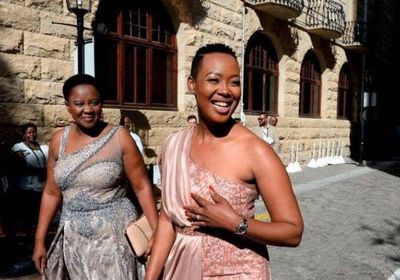  في جنوب أفريقيا.. الرئيس يعاقب وزيرة بخصم شهر لخرقها إجراءات العزل الصحي