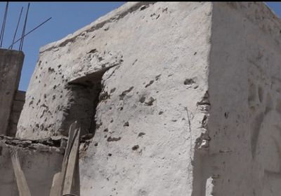 ليلة دموية في حيس بـ50 قذيفة حوثية (فيديو)