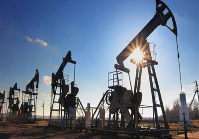 النفط يرتفع 10% بعد أنباء حول الاتفاق على خفض الإنتاج