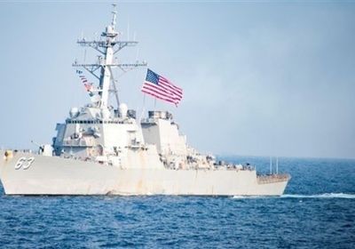 مدمرة أمريكية مزودة بصواريخ تعبر مضيق تايوان