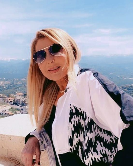 نادية الجندي تنشر صورها من كواليس مسلسل "سكر زيادة"