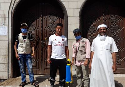 الانتقالي يُطلق حملة لتعقيم المساجد بعدن (صور)