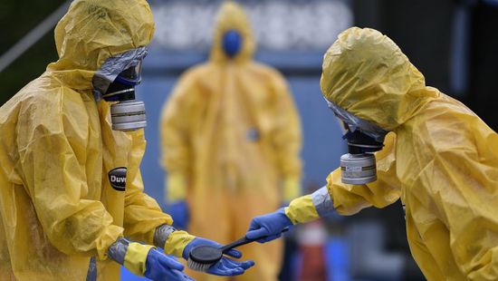 وفاة طبيب جزائري وإصابة موظفين حكوميين بـ&laquo;كورونا&raquo;