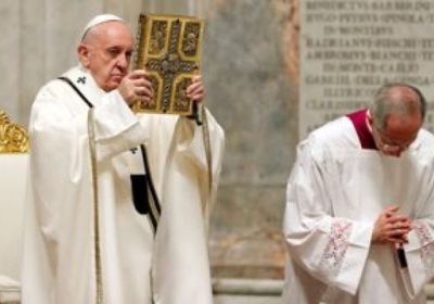 بابا الفاتيكان يدعو الناس لعدم الاستسلام للخوف من «كورونا»