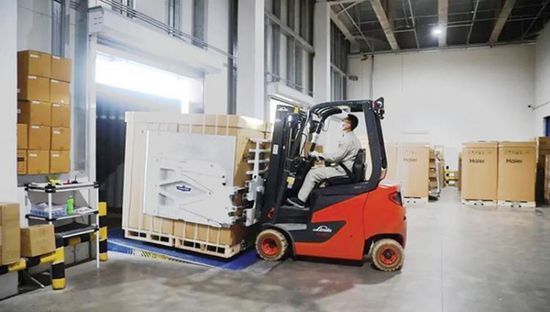 "الاتحاد": مساعدات إماراتية لـ2000 مرفق صحي