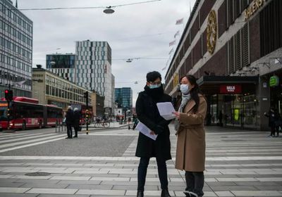 صحفي يُشيد بخطة السويد لمكافحة كورونا