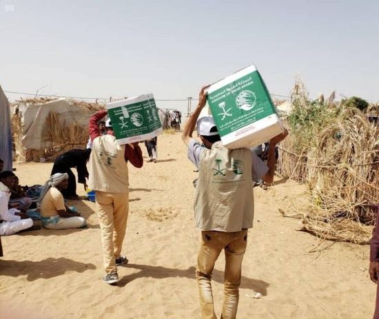 250 سلة غذائية لمتضرري السيول بالمهرة