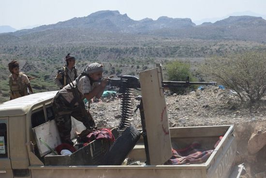 القوات الجنوبية تدك مواقع مليشيا الحوثي بجبهة حبيل حنش