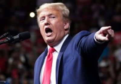 ترامب يتعهد باحتواء أزمة كورونا