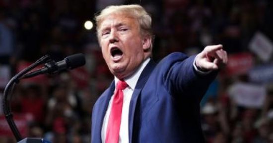 ترامب يتعهد باحتواء أزمة كورونا