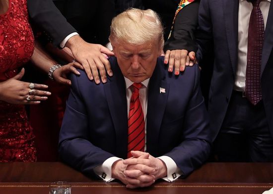 &laquo;كورونا&raquo; يلتهم الصديق المقرب من ترامب