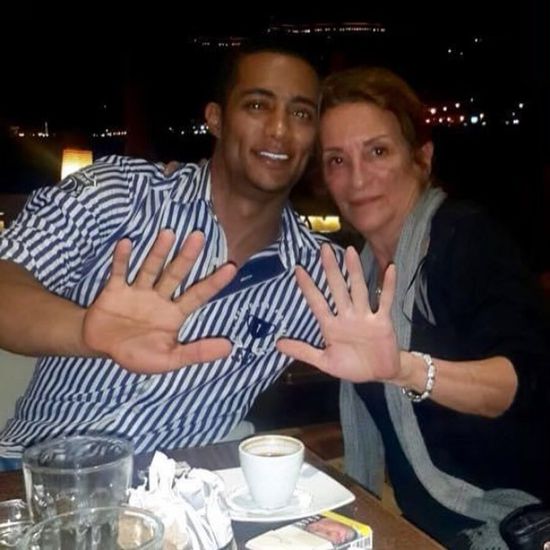 محمد رمضان ينعي والدة الفنانة دنيا عبد العزيز