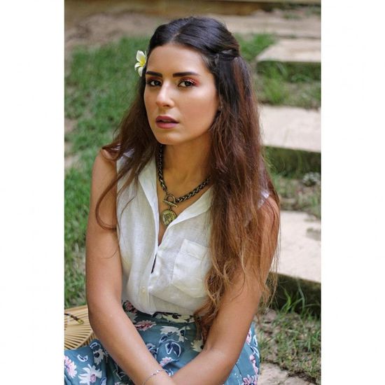 ريهام أيمن تخضع لجلسة تصوير جديدة وسط الطبيعة