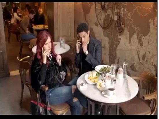 آسر ياسين يروج لمسلسله الجديد "بـ 100 وش"