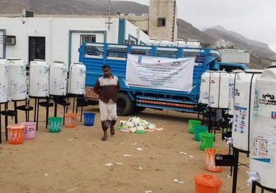 "الإنمائي" يوزع حقائب صحية على قوات ساحل حضرموت