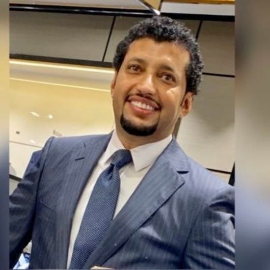 صحفي: نجل هادي يعقد صفقات أسلحة لمواجهة الانتقالي