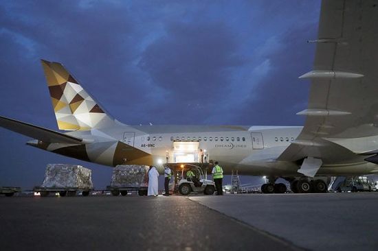 الإمارات ترسل طائرة مساعدات إلى قبرص لدعمها في مكافحة كورونا (صور)