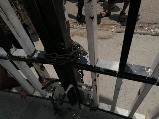 مليشيا الإخوان تحتجز محافظ تعز وتغلق مبنى المحافظة