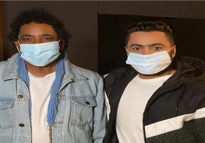 تامر حسني ومحمد منير بالكمامات في كواليس تسجيل أوبريت "أنت أقوى"
