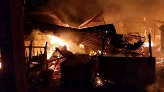 اندلاع حريق بمحال السوق المركزية في زبيد (صور)