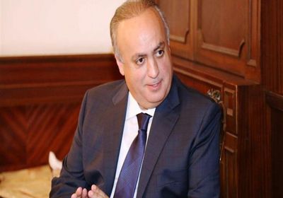 سياسي لبناني لـ الفاسدين: حسان دياب لا يرتشي.. وستسقطون قريبًا