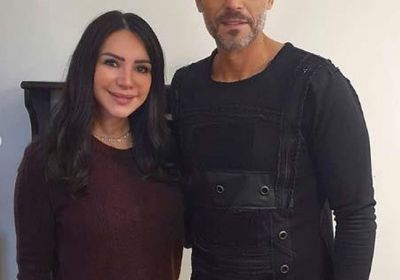 يوسف الشريف بصحبة زوجته إنجي علاء في كواليس "النهاية"