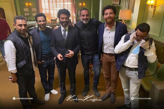 كريم قاسم بصحبة خالد النبوي في كواليس "لما كنا صغيرين"