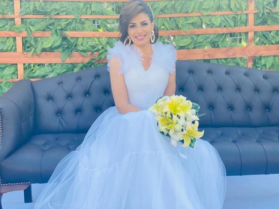 منة فضالى تتألق بالأبيض في كواليس "لما كنا صغيرين"