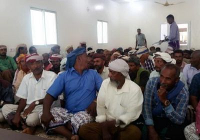 أهالي سقطرى يطالبون بإقالة محروس ووقف مشاريع الإخوان المشبوهة