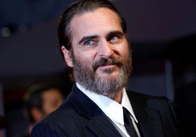 بسبب كورونا.. خواكين فينيكس يناشد حاكم نيويورك بالإفراج عن المساجين