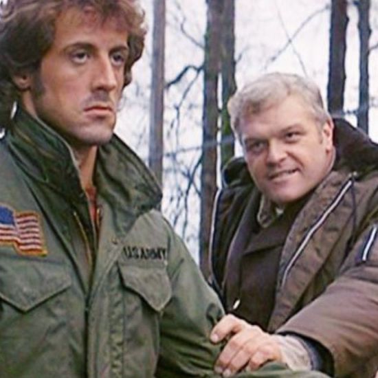 سيلفستر ستالون يعلن وفاة صديقه الفنان بريان دينيهي