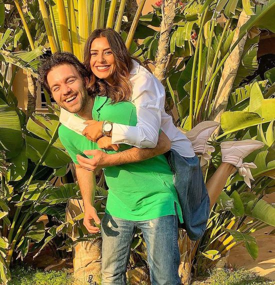 ريهام أيمن تبعث رسالة رومانسية لزوجها شريف رمزي