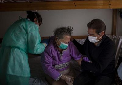 مسح إيطالي يرصد 6000 وفاة بدور المسنين بسبب &lrm;كورونا