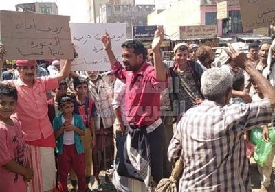 سكان ردفان يواجهون انقطاع الكهرباء بالاحتجاجات