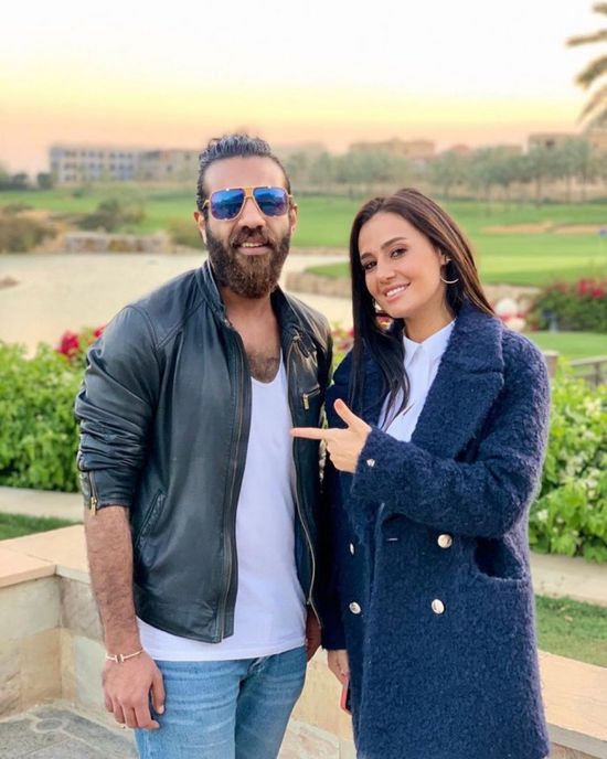 حلا شيحة بصحبة مؤلف مسلسلها "خيانة عهد" في أحدث ظهور لها