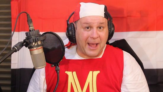 ممثل مصري يناشد الرئيس السيسي لمساعدته في العودة لمصر