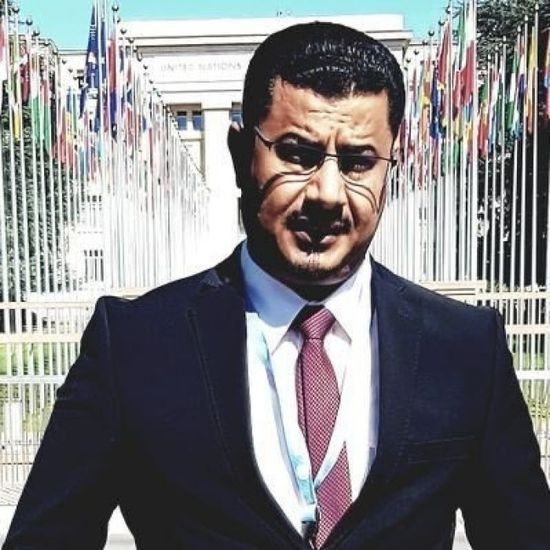 بالتفاصيل.. "بن لغبر" يكشف استيلاء هادي وأولاده على منحة سعودية بمليار دولار 