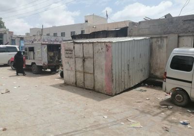 عودة البسطات العشوائية لمحيط مستشفى ردفان