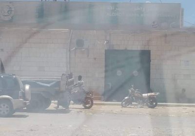 لخنق المحافظة ماليا.. الإخوان يغلقون المصارف في سقطرى