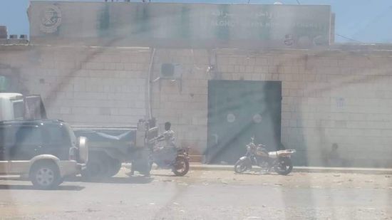 لخنق المحافظة ماليا.. الإخوان يغلقون المصارف في سقطرى